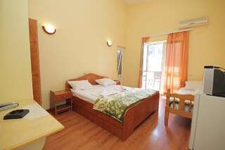 Апартаменты Apartments Stari Grad Сутоморе Трехместный номер-6