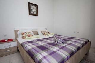 Апартаменты Apartments Stari Grad Сутоморе Стандартный трехместный номер с видом на море-1