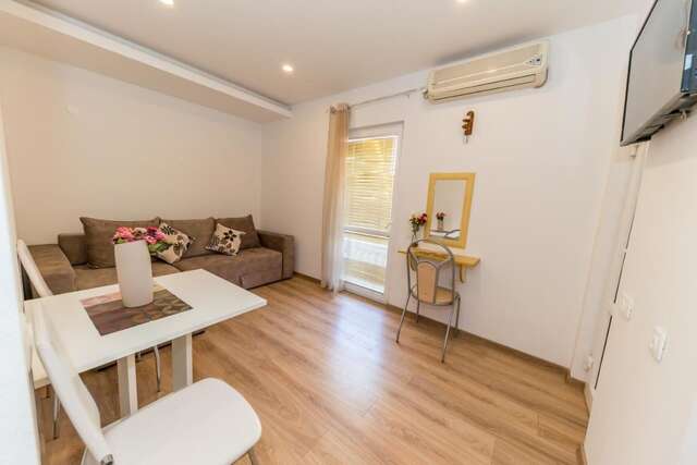 Апартаменты Apartments Stari Grad Сутоморе-17